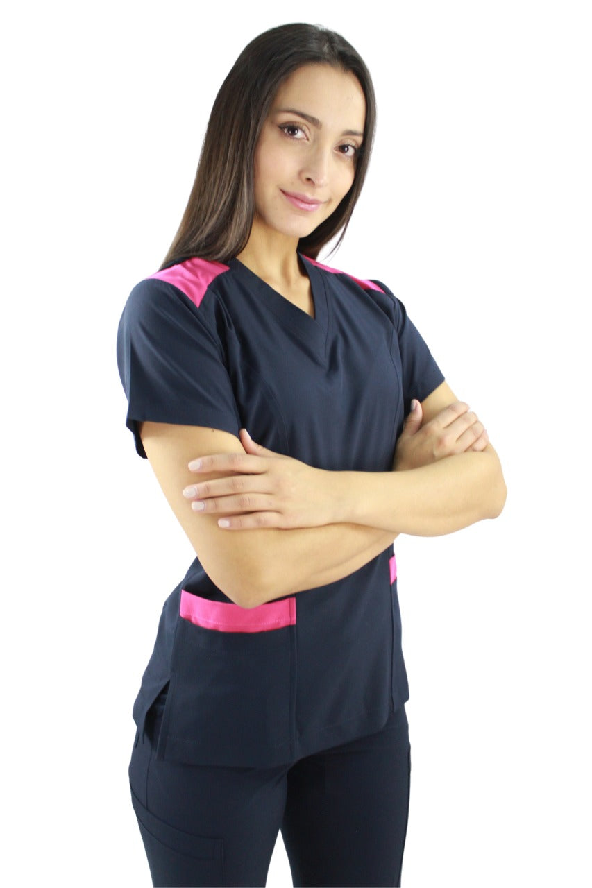 Filipina Médica Dama Lucía Marino con Fucsia