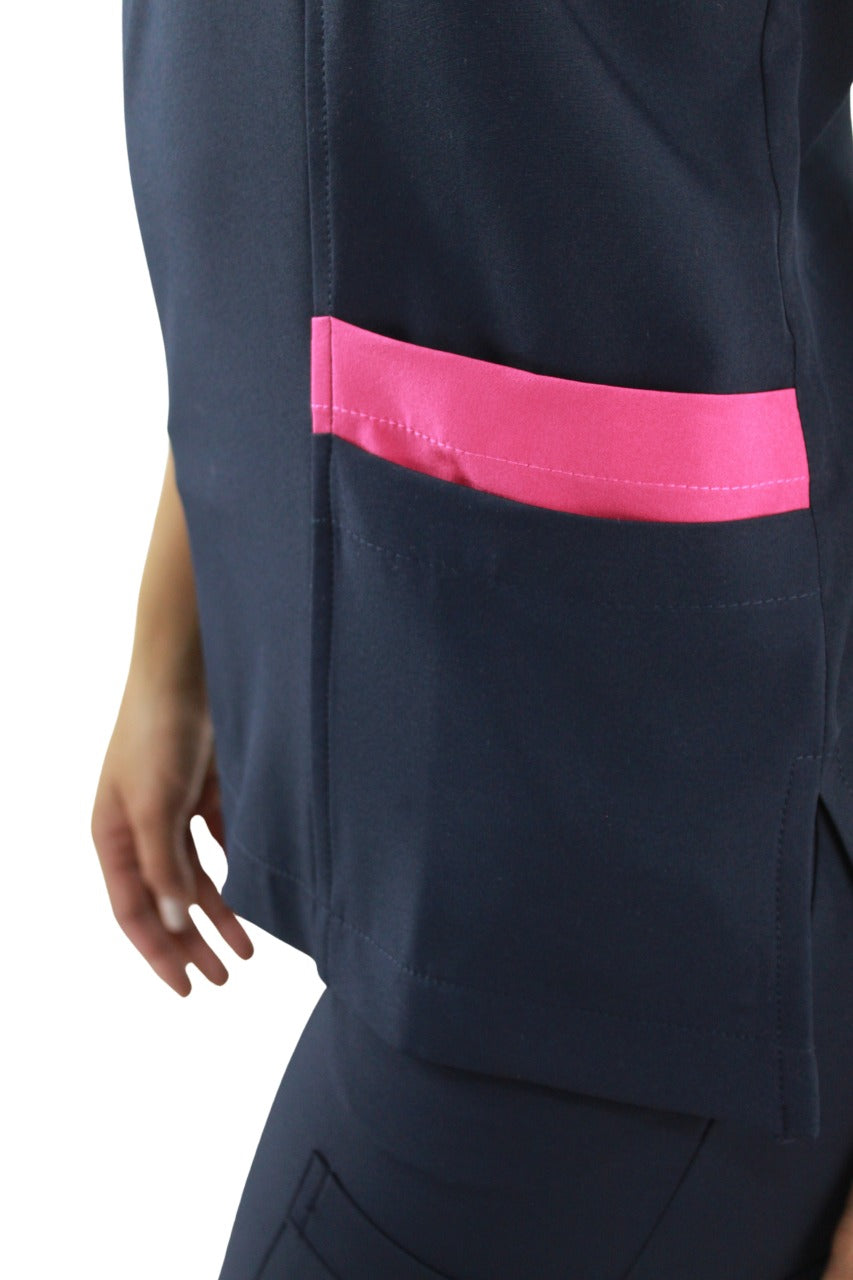 Filipina Médica Dama Lucía Marino con Fucsia