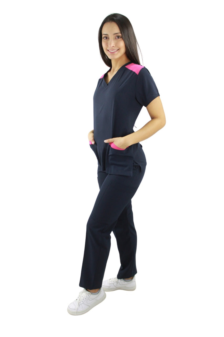 Filipina Médica Dama Lucía Marino con Fucsia